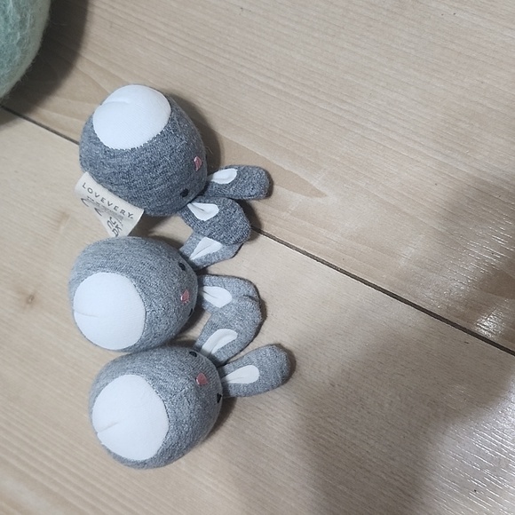 Lovevery bunnies in felt burrow qty 1 - Picture 4 of 6